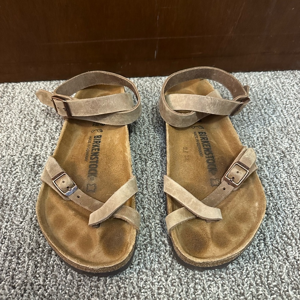 Birkenstock Yara brown waxy leather sandals